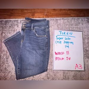 Torrid crop size 14 💋2/$20